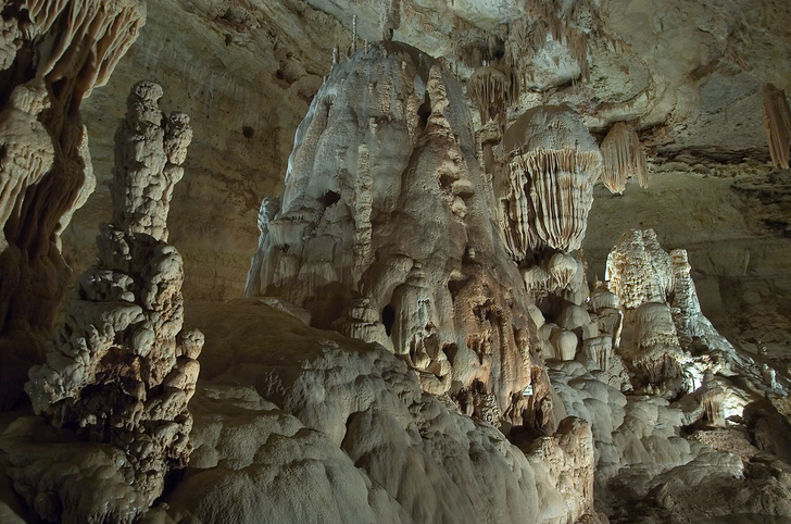 photo taken within natural bridge caverns