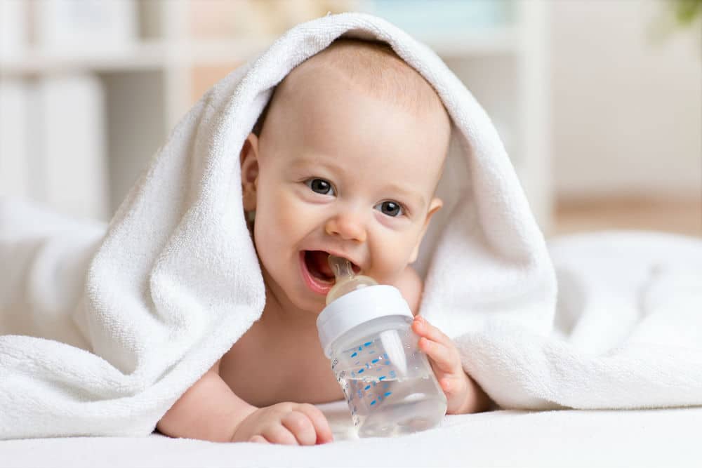 Newborn baby store can drink water